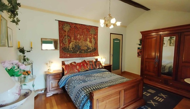 Beautiful guest room, old farmhouse full of character. Nature and countryside.
