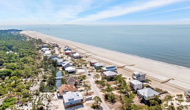Beautiful Gulf Front home in Gated Community - 5 Bedrooms - Pet Friendly