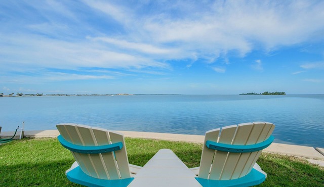 Beautiful, Gulf-front, 2 bedroom, 2 bath, End Unit, Dunedin Townhome. Sunsets!