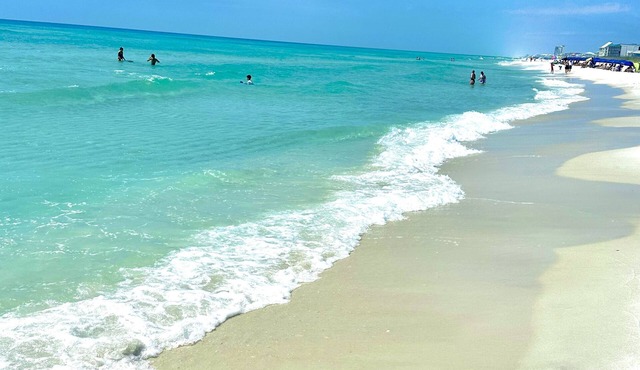 Beautiful Gulf Front Complex,White Sandy Beaches, private pool, Paradise Awaits!