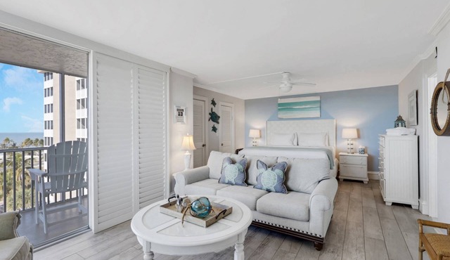 Beautiful Gulf View Studio Steps to Bonita Beach | Stunning Sunsets & Heated Pools | Free Parking