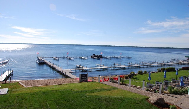 Beautiful Gull Lake Cottage at Quarterdeck Resort