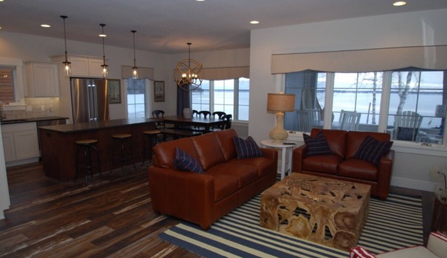 Beautiful Gull Lake Cottage at Quarterdeck Resort