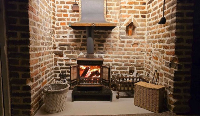 Beautiful historic cottage pets welcome