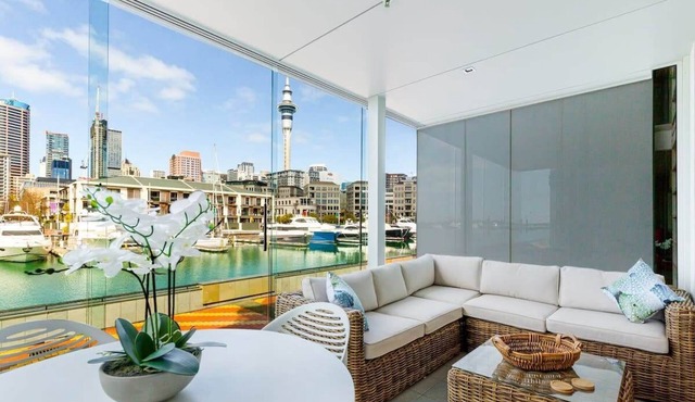 Beautiful harbour view apartment by Zodiak Stays