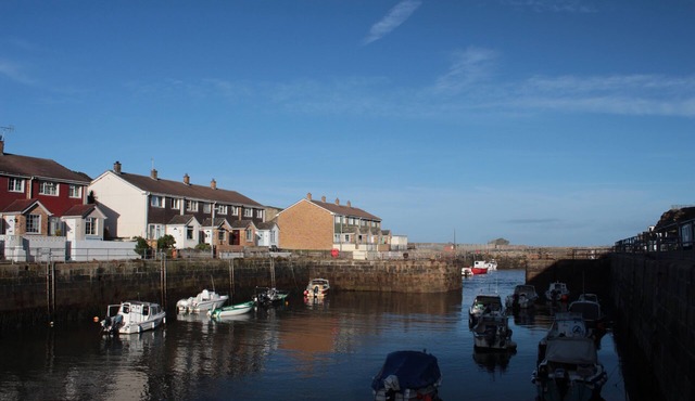 BEAUTIFUL HARBOURSIDE COTTAGE, 2 MIN WALK TO BEACH, Autumn/Winter from £525/week