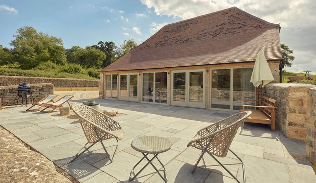 Beautiful Hay Barn Conversion With Large Patio