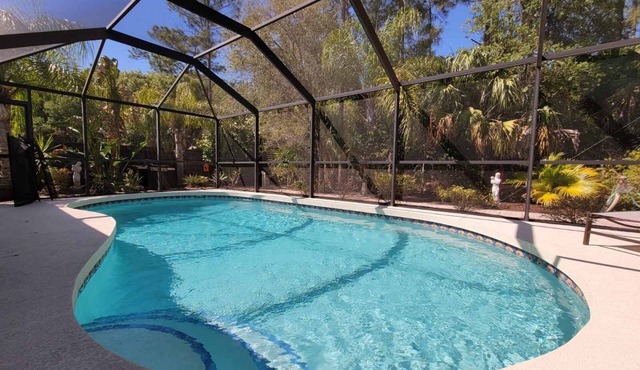 Beautiful Heated Pool House with Backyard Oasis