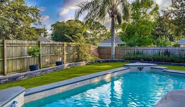 Beautiful heated pool home with office in Florida