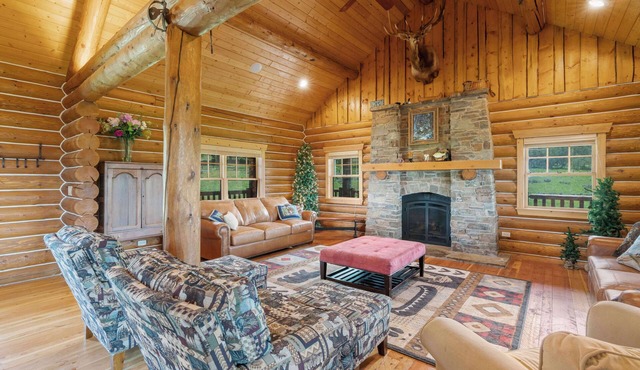Beautiful Henrys Lake Log Cabin