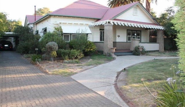 Beautiful Heritage Home, Short Stroll to the town centre.