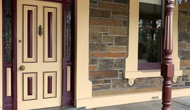 Beautiful Heritage Stone Cottage with large garden