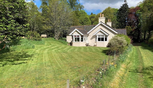 Beautiful highland cottage, perfect for walkers, fishers and nature enjoyers!