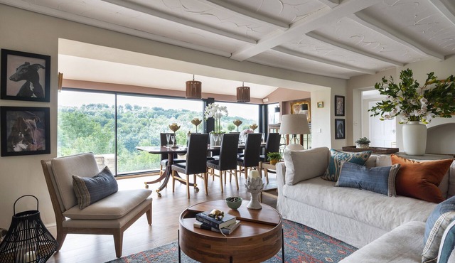 Beautiful hill side house with stunning valley view in the centre of Cotswolds