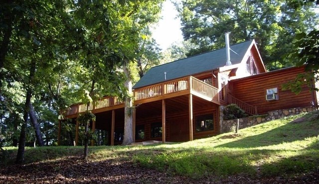 Beautiful Hillside Lodge