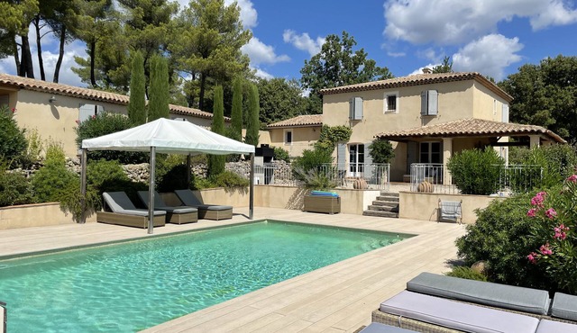 Beautiful Hillside Villa with 2 bedroom studio and stunning pool deck