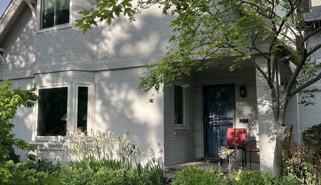 Beautiful Hilltop Home! Conveniently located near Cherry Creek. Family Friendly!