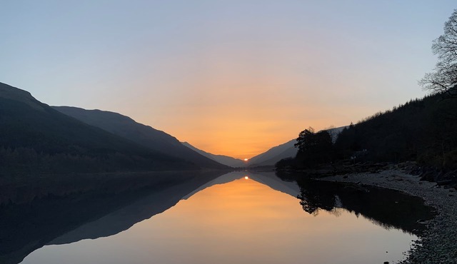 Beautiful, historic, retreat with all mod cons by loch and river sleeps 12, pet