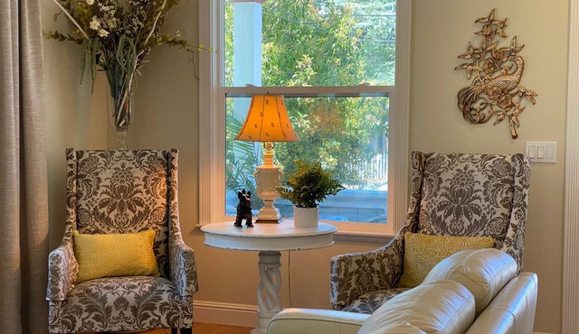 Beautiful historic 3 bedroom home with a 5 minute walk to downtown