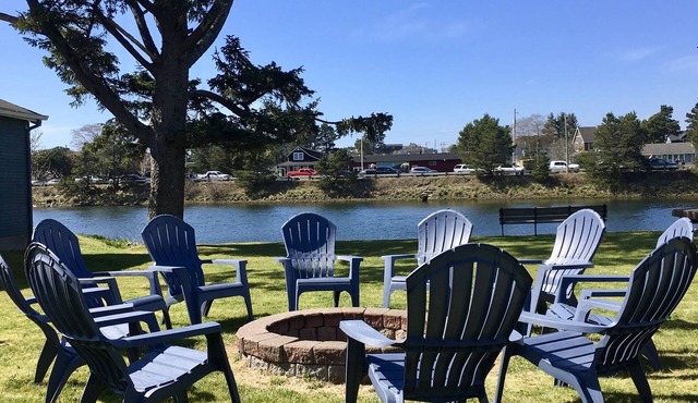 Beautiful Historic 5 Star Home On The River's Edge In Seaside. Walk to Downtown.