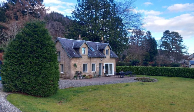 Beautiful Historic Cottage in the heart of Callander