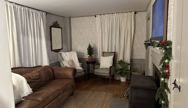 Beautiful Historic Colonial c.1780