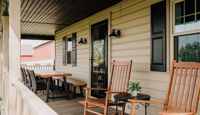 Beautiful Historic Farmhouse between Hershey and Lancaster - 4 BR Getaway