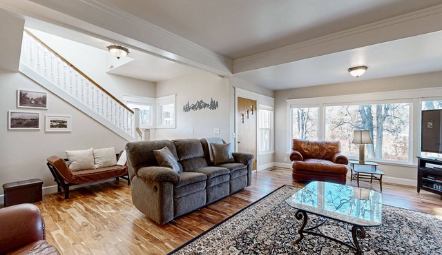 Beautiful historic family home on a Cherry Orchard, with patio, grill, and WiFi