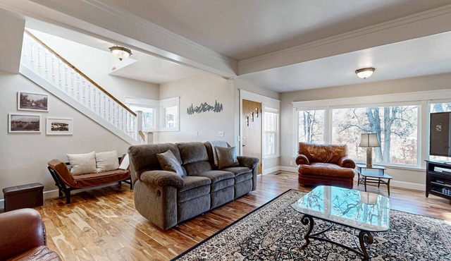 Beautiful historic family home on a Cherry Orchard, with patio, grill, and WiFi