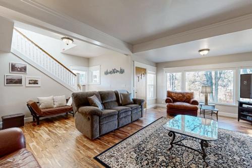 Beautiful historic family home on a Cherry Orchard with patio grill and WiFi