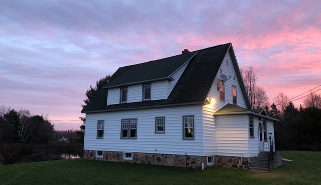 Beautiful historic farmhouse on 380 secluded acres. nAmazing sunsets & wildlife