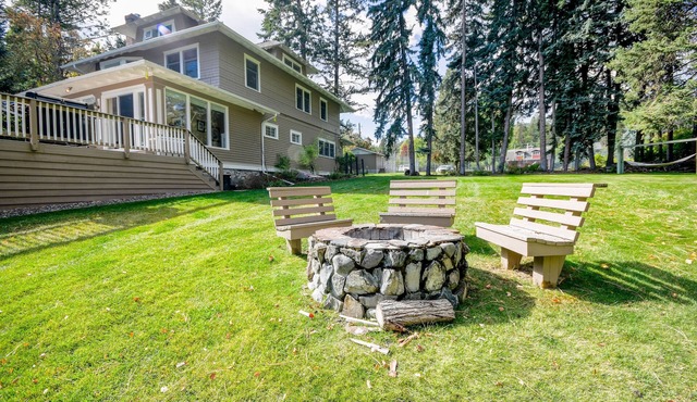 Beautiful Historic Home on Flathead Lake