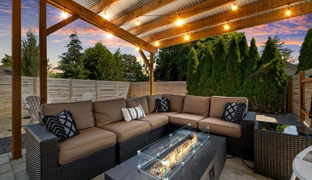 Beautiful, Historic Home, heart of McMinnville.