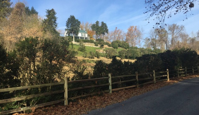Beautiful Historic Home Overlooking Shenandoah River and Blue Ridge Mountains