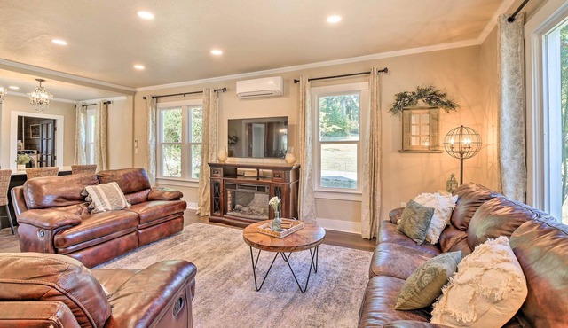 Beautiful Historic Home, Walk to Mineral Lake