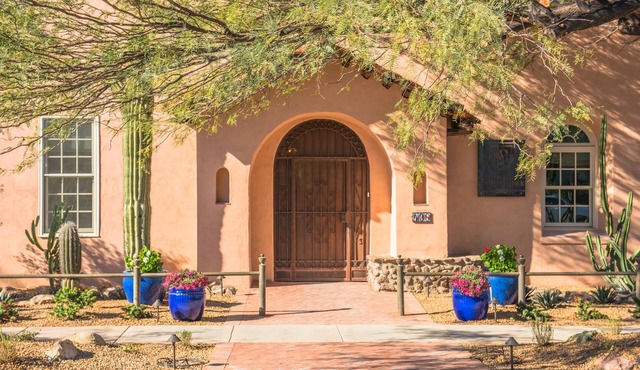 Beautiful historic home minutes to downtown Tucson
