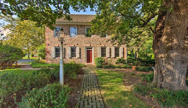 Beautiful Historic House In Amish Country