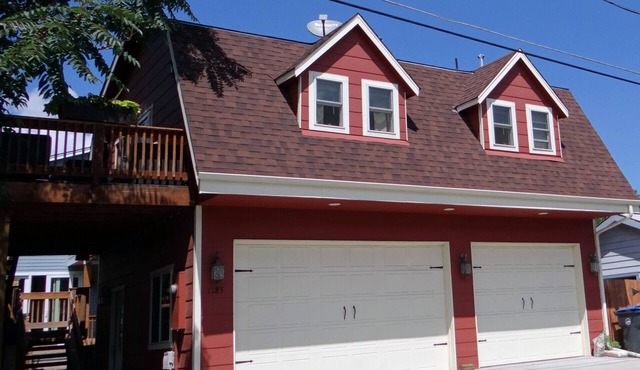 Beautiful Historic Neighborhood Carriage House Located near Downtown Golden