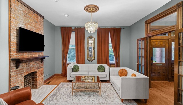 Beautiful Historic Soulard Home with Speakeasy and Game Room, next to AB Brewery