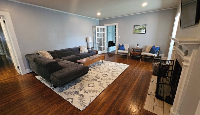 Beautiful historic Summerville home minutes from National/Masters and downtown.
