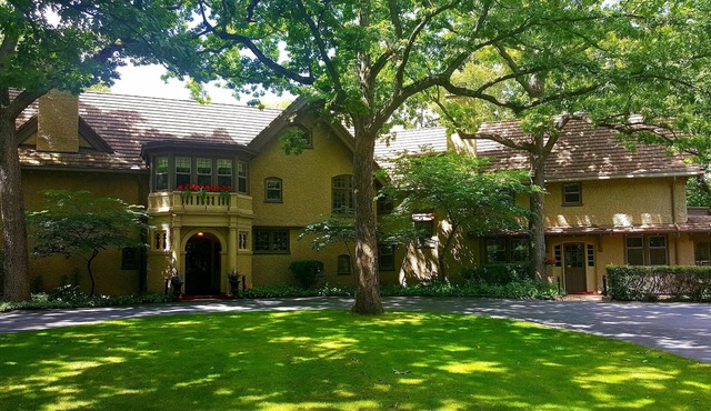 Beautiful Historic Tudor Mansion with sandy Private Beach