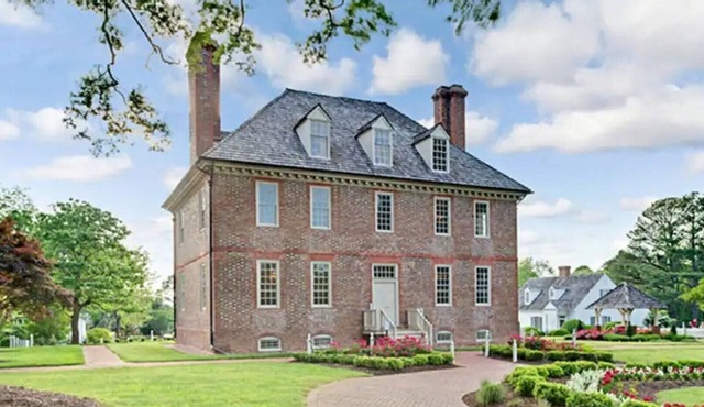 Beautiful Historic Powhatan Resort in central location