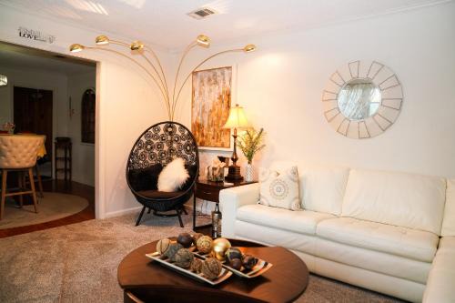 Beautiful Historical Oasis Downtown Riverwalk