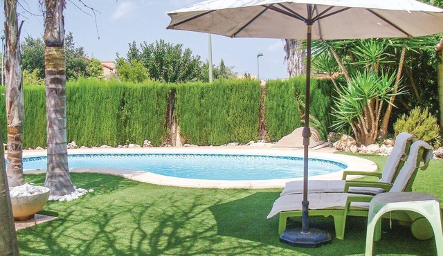 Beautiful home in Riba-Roja de Túria