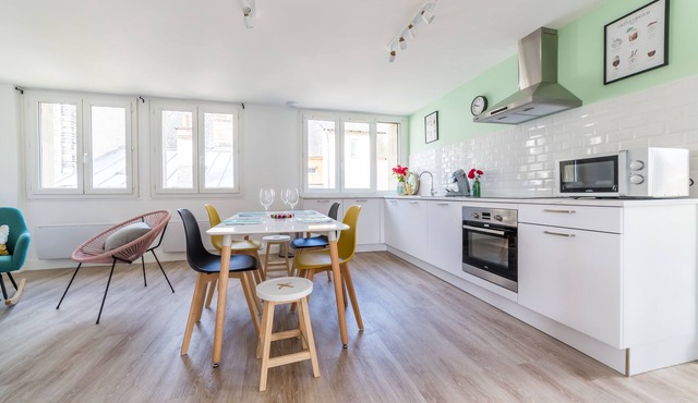 Beautiful house with garden and garage in the center of town