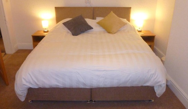 Beautiful Home from Home Two Bedroom Apartment in Crosby, Liverpool, UK