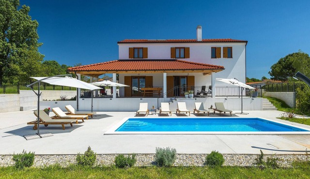 Beautiful home in Sveti Petar u Sumi
