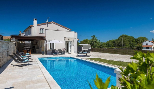 Beautiful home in Sveti Petar u Sumi