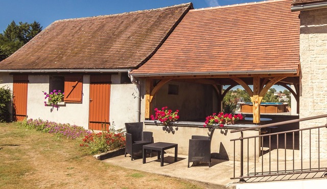 Beautiful holiday home near lake and forest