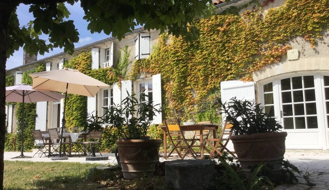 Beautiful Holiday Farmhouse with private Pool, Poitou-Charentes, France